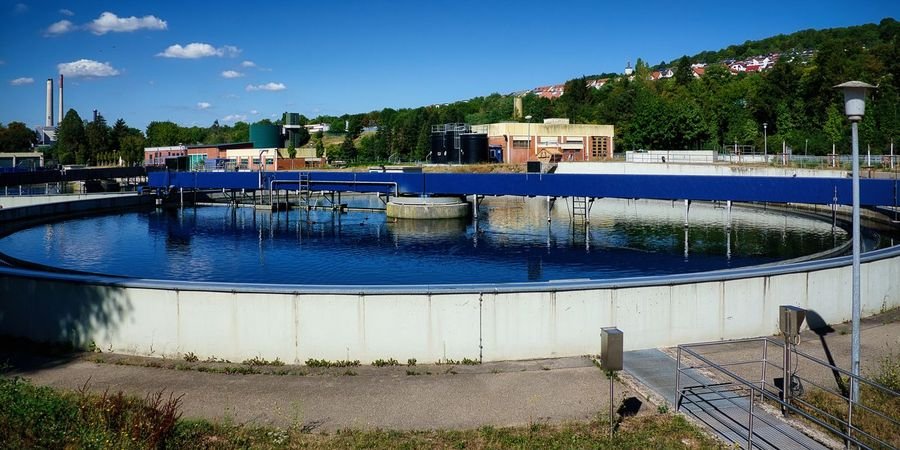 Bassins d’une station de traitement de l’eau